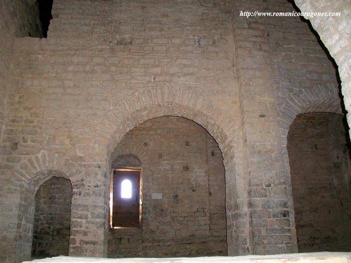 MURO DE SEPARACIÓN ENTRE NAVES CENTRAL Y NORTE. PUERTA ACCESO AL RECINTO FORTIFICADO